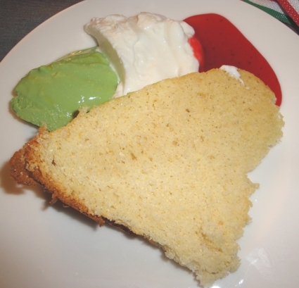 Ciambellone italia accompagnato da crema bandiera 