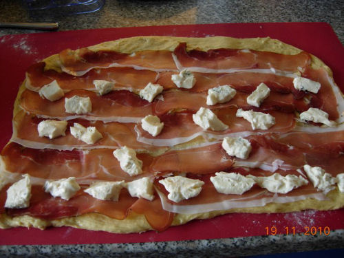 Pasta stesa con speck e gorgonzola