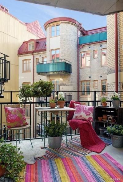 Balcone rosa fiorito